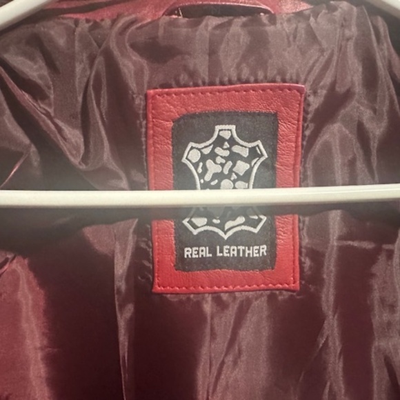 STUNNIING BRAND NEW/NEVER WORN GENUINE RED LEATHER BIKER JACKET SIZE M - Picture 11 of 13